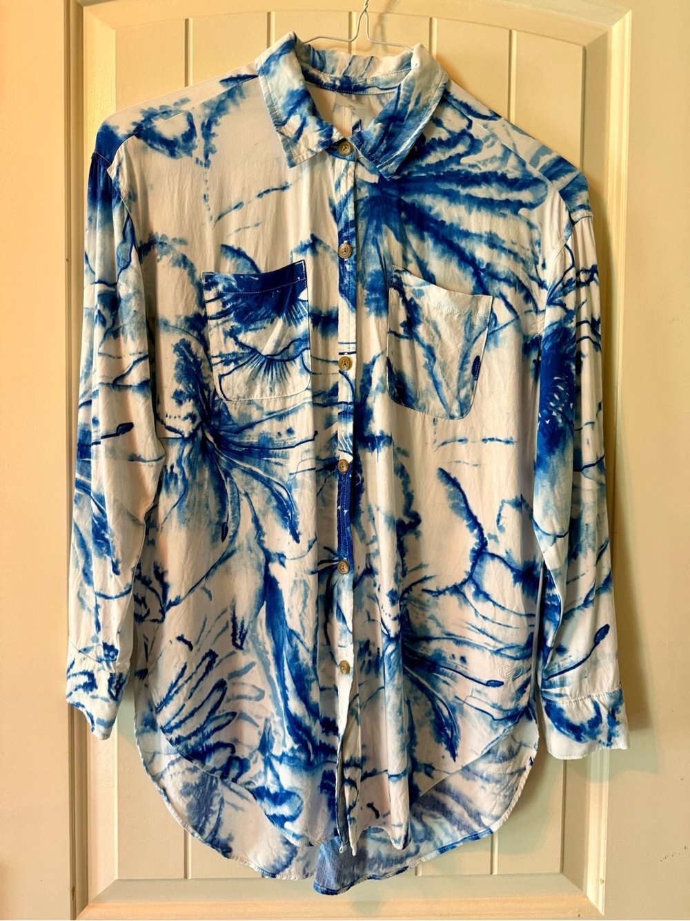 CALIA by Carrie Underwood Blue and White Tie-Dye Button-Down Shirt